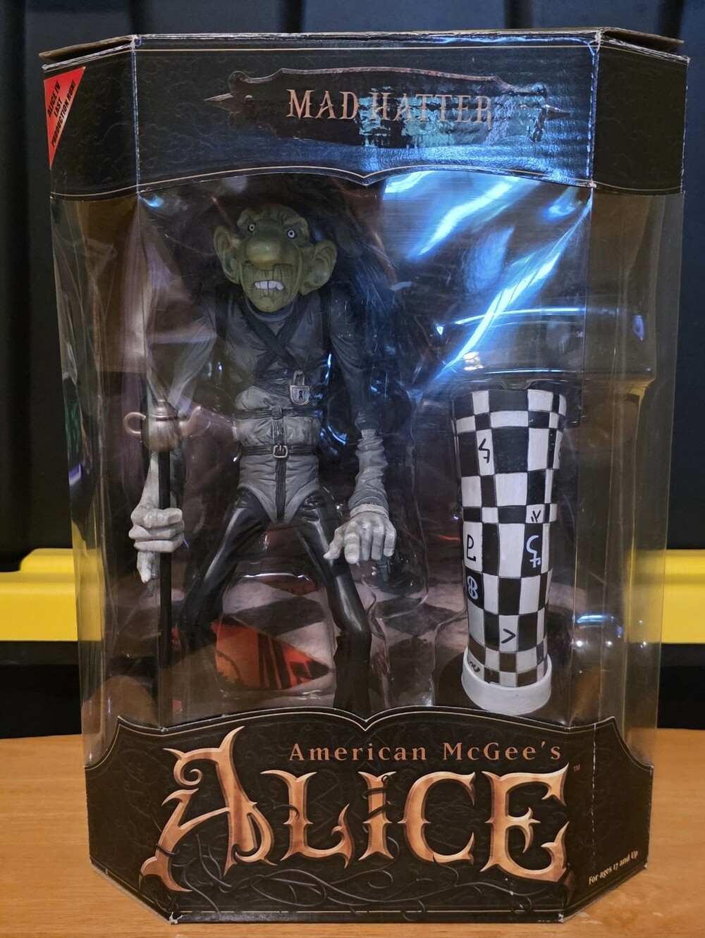 American McGee's Alice Mad Hatter Collectible Figurine - Picture 8 of 9